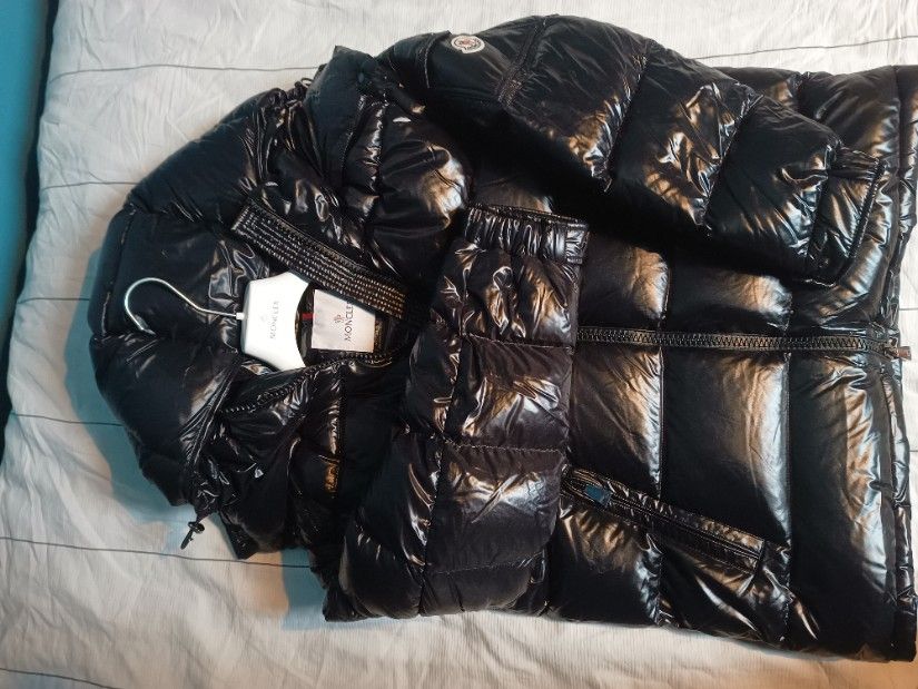 Geacă Moncler.