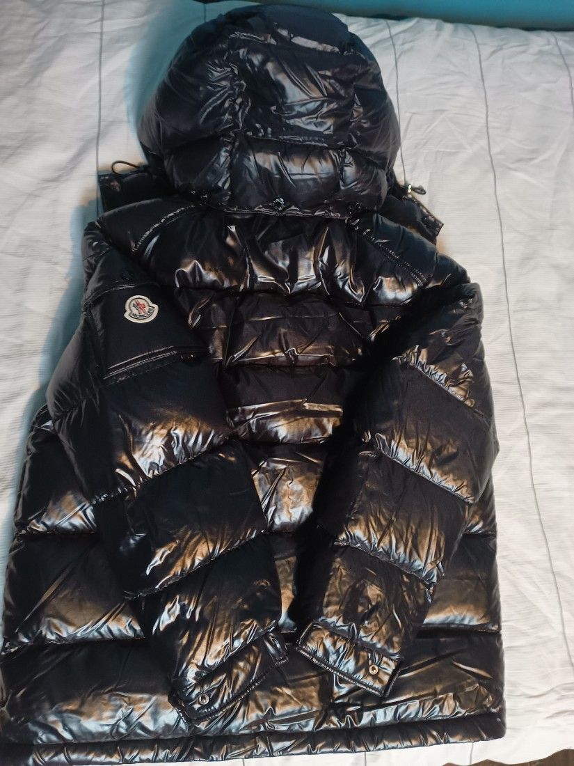 Geacă Moncler.
