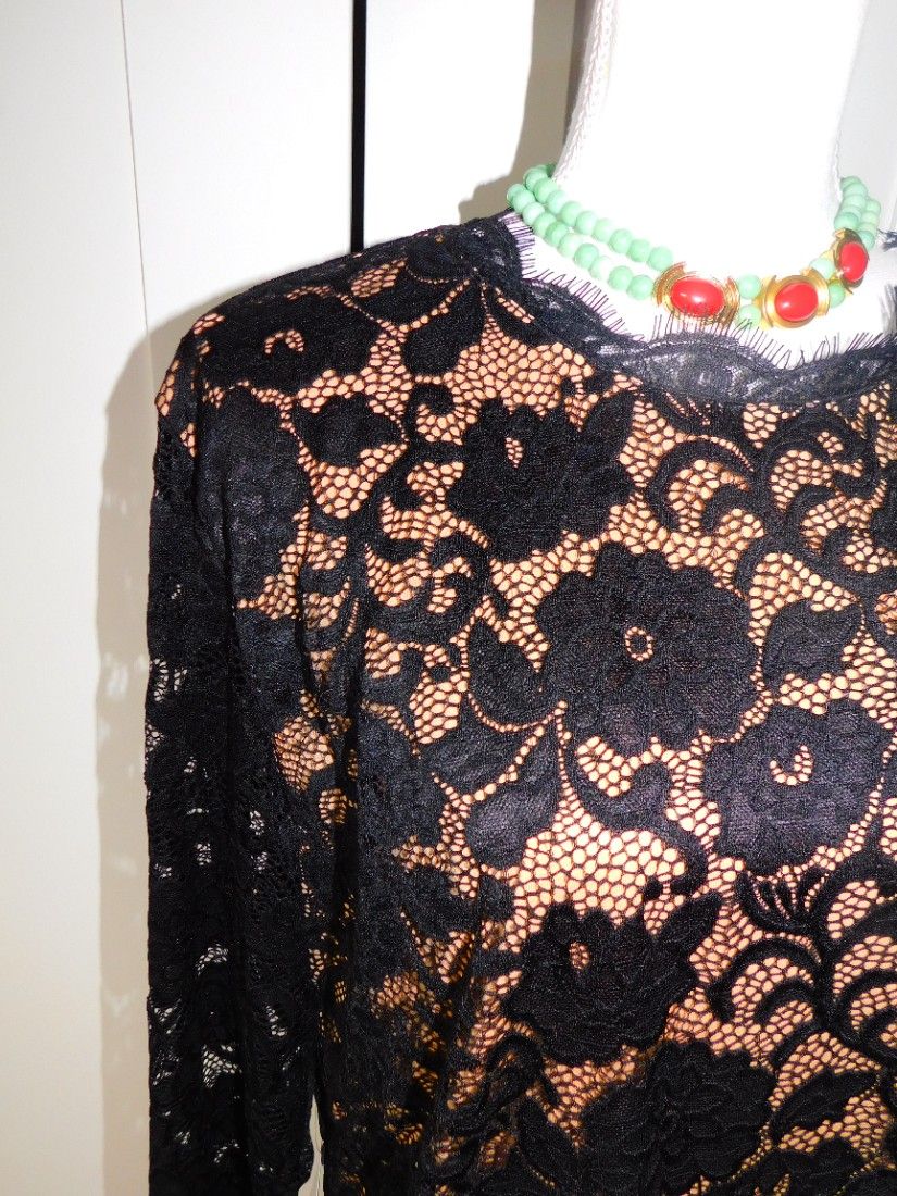 Bluza noua, dantela, deosebita, etichete atasate.