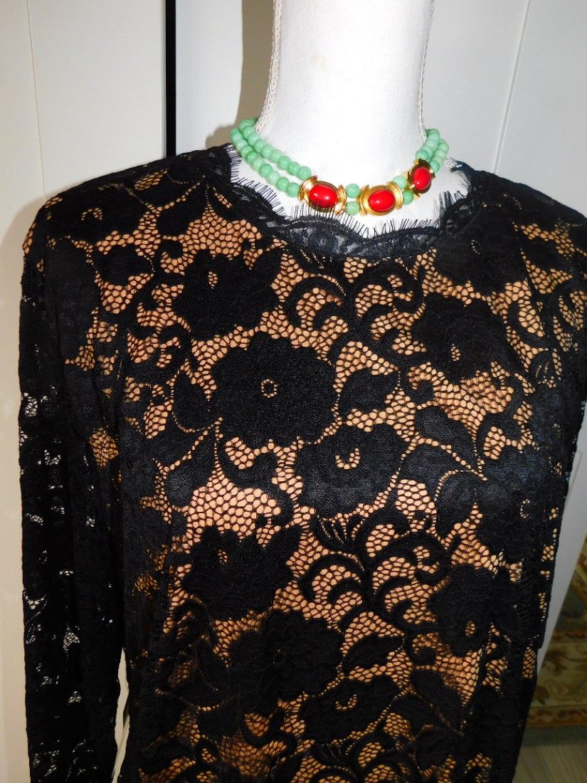 Bluza noua, dantela, deosebita, etichete atasate.