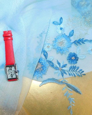 Esarfa noua lina extrafina cu matase naturala,  ceas nou cadou, broderie   la ambele capete