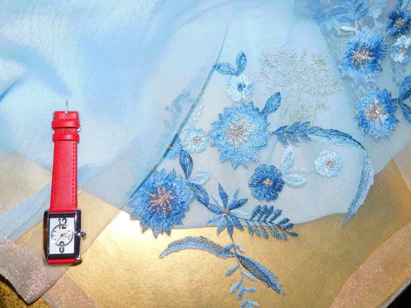 Esarfa noua lina extrafina cu matase naturala, ceas nou cadou, broderie la ambele capete