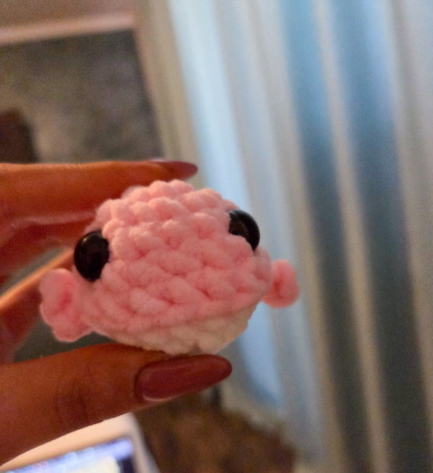 Balenă croșetată handmade din pluș amigurumi roz, decor/cadou