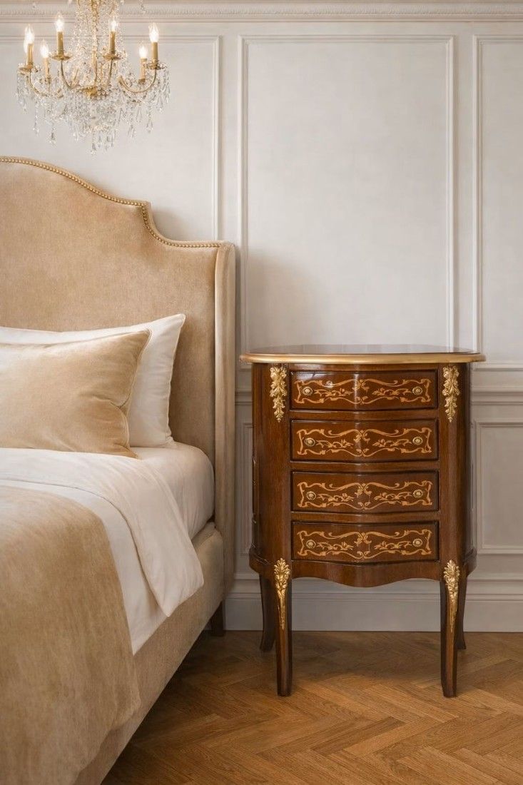Comoda baroc din lemn masiv furniruit si decoratiuni din alama