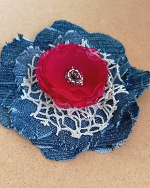 brosa denim și floare rosie 13 cm