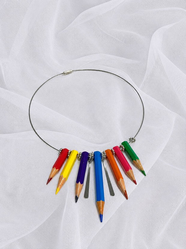 Colier creioane colorate - accesorii argintii 01296