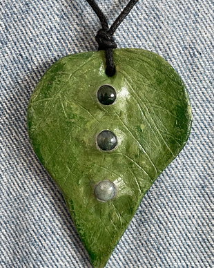 Colier frunza si agate