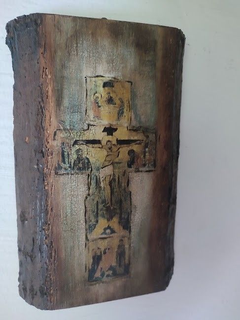 Icoană pe lemn  Crucea Mântuitorului, lucrare unicat cu patină antichizată