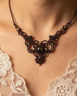 Colier Frunze Micromacrame Cu Obsidian Auriu