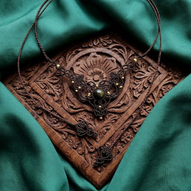 Colier Frunze Micromacrame Cu Obsidian Auriu