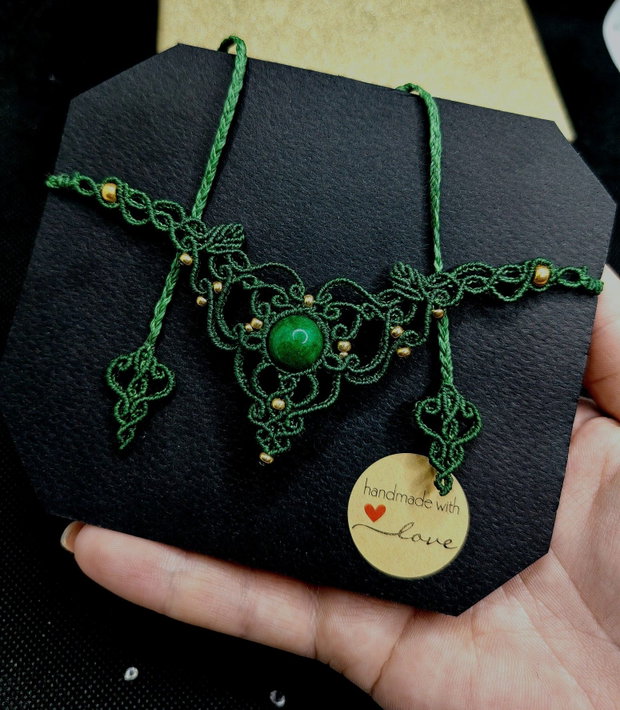 Colier delicat micromacrame cu jad verde