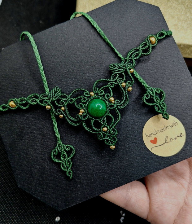 Colier delicat micromacrame cu jad verde