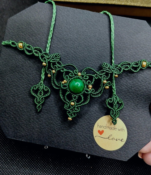 Colier delicat micromacrame cu jad verde