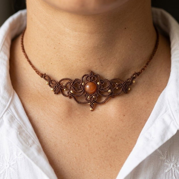 Colier delicat Choker micromacrame cu piatra soarelui