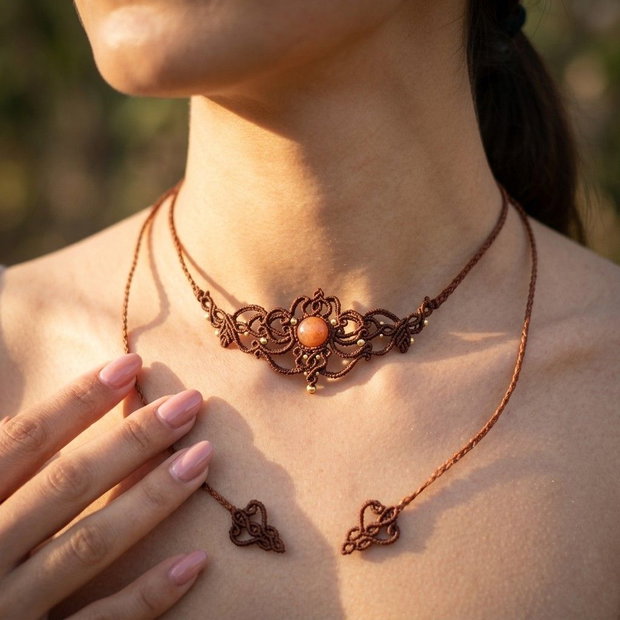 Colier delicat Choker micromacrame cu piatra soarelui
