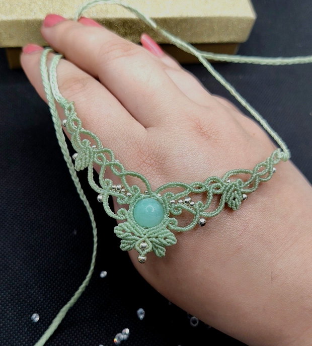 Colier delicat frunze micromacrame cu jad