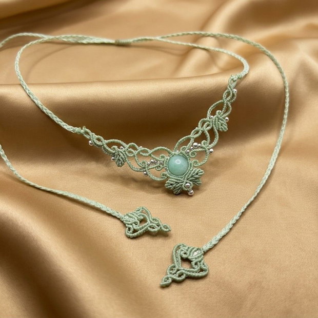 Colier delicat frunze micromacrame cu jad