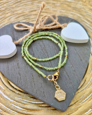 Colier CHOKER Peridot natural & mini pandantiv zodie