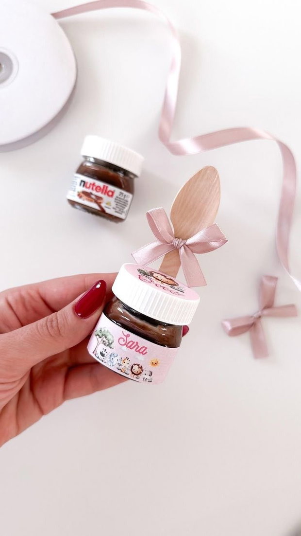 Mărturii botez sticluțe Nutella personalizate cu nume + linguriță lemn
