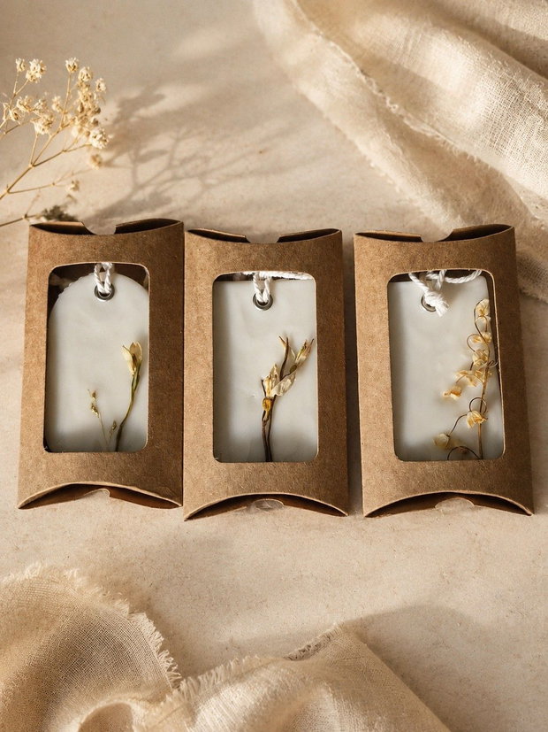 Odorizant parfumat handmade din ceară de soia cu flori uscate natural
