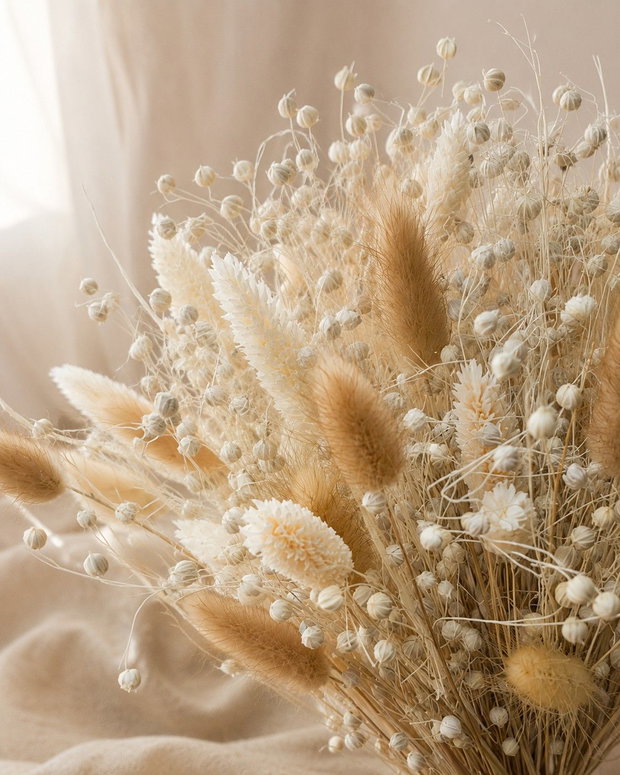Buchet mireasă din flori uscate naturale, în nuanțe ivory și bej
