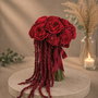 Buchet mireasă roșu burgundy cu trandafiri și amaranthus