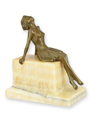 Femeie la soare-statueta din bronz cu un soclu din marmura