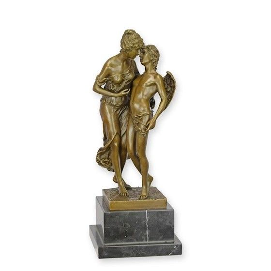 Secretul-statueta din bronz cu un soclu din marmura