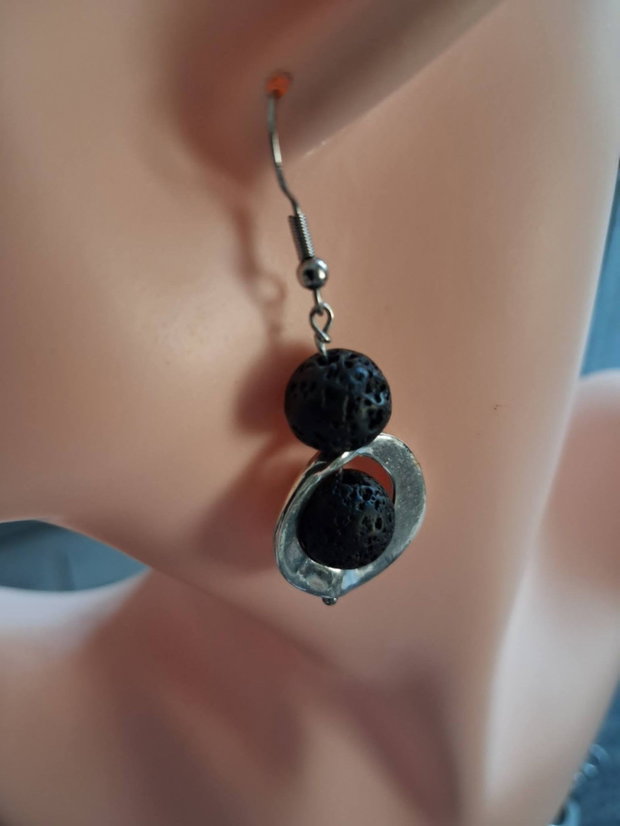 Set cadou cercei si pandantiv cu roca vulcanica si lumanari decorative parfumate