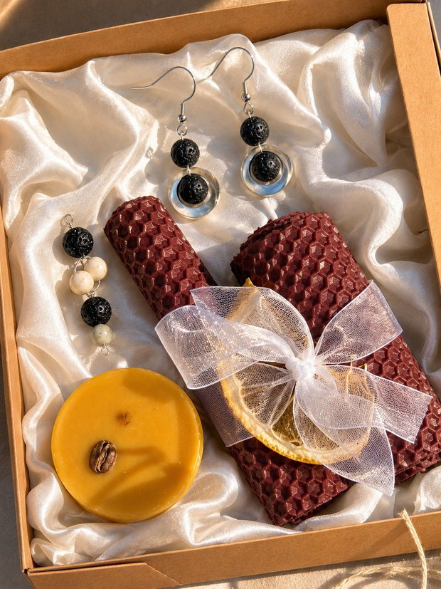 Set cadou cercei si pandantiv cu roca vulcanica si lumanari decorative parfumate