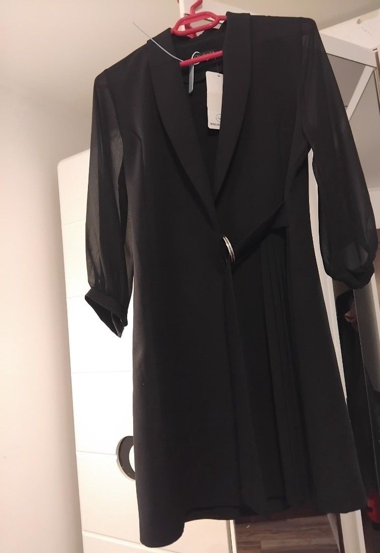 Rochie neagra tip sacou