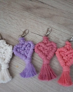 Breloc inima macrame