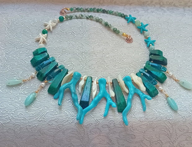 Colier crysocolla,amazonit,sidef,agate ,cristale swarovski,howlite
