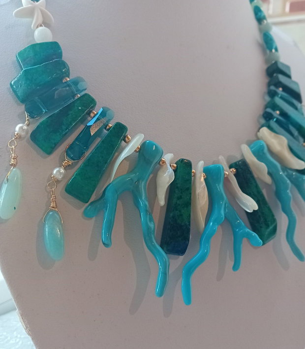 Colier crysocolla,amazonit,sidef,agate ,cristale swarovski,howlite