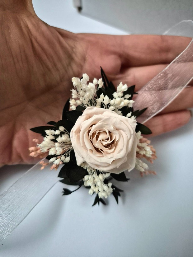 Set Cocardă și Brățară Mire / Mireasă , Naș / Nașă cu trandafir mic criogenat și flori naturale uscate și stabilizate , Pink , Roz pudrat , Roz Pastel - Alb - Verde