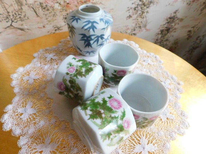 Portelan vintage  Japonia,  4  canite sau  pahare,  deosebite, cadou vaza flori Japonia