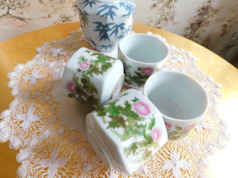 Portelan vintage  Japonia,  4  canite sau  pahare,  deosebite, cadou vaza flori Japonia
