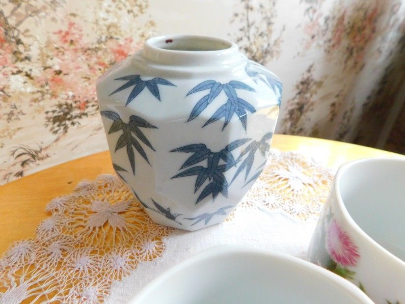Portelan vintage  Japonia,  4  canite sau  pahare,  deosebite, cadou vaza flori Japonia