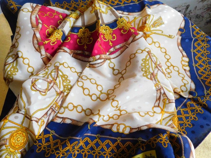 RENATO BALESTRA ITALIA -esarfa noua, originala, matase naturala, deosebita,