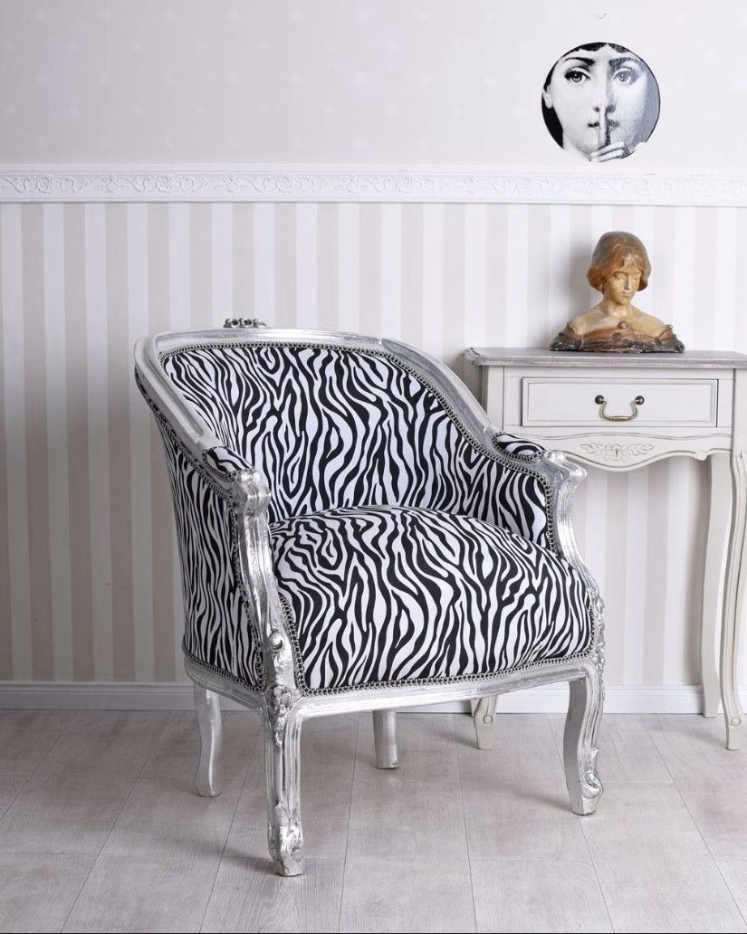 Fotoliu din lemn masiv argintiu cu tapiterie zebra