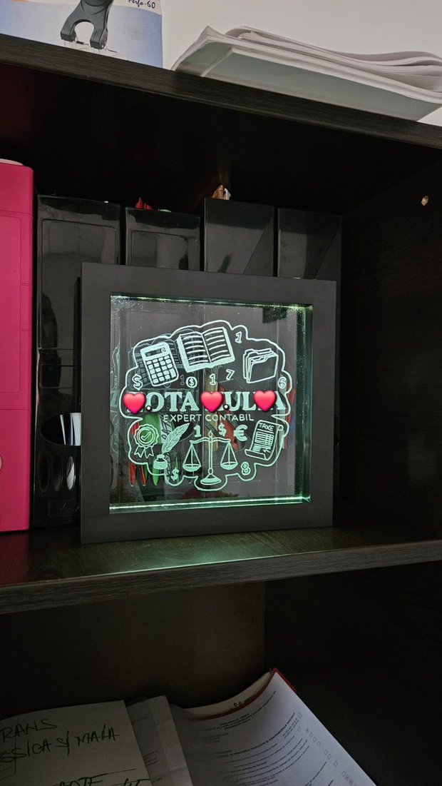 Iluminează-ți Meseria  Lampă Personalizată la Comandă  Gravură Manuală