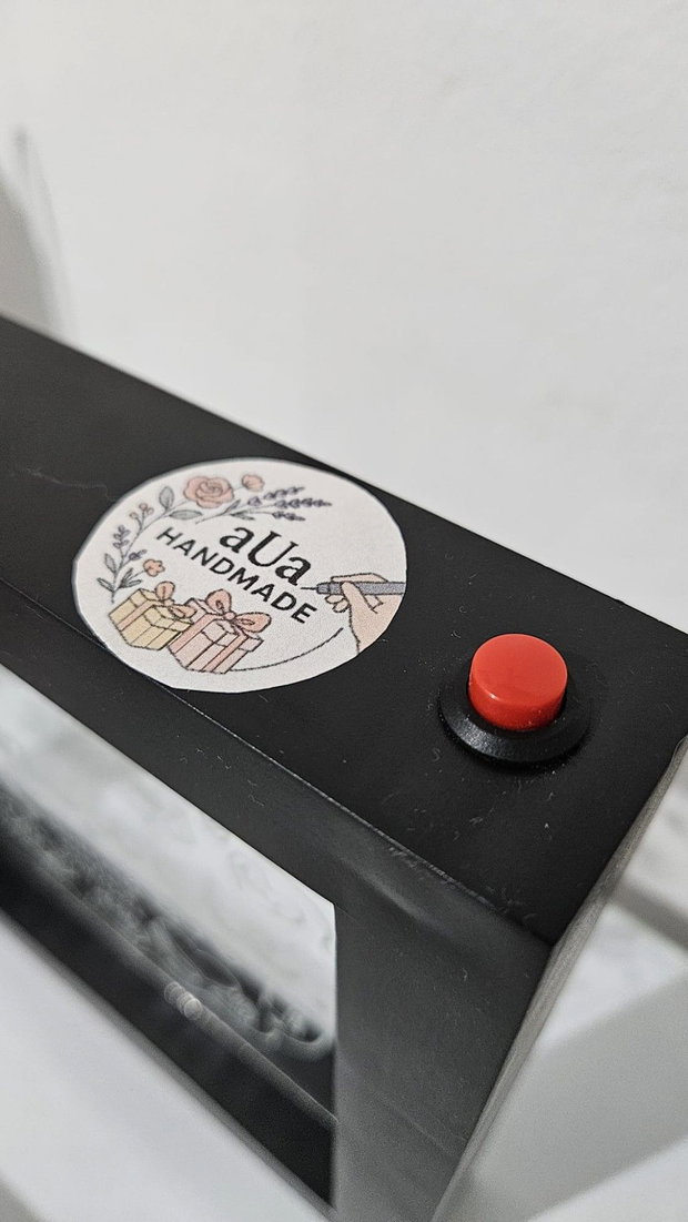 Iluminează-ți Meseria  Lampă Personalizată la Comandă  Gravură Manuală