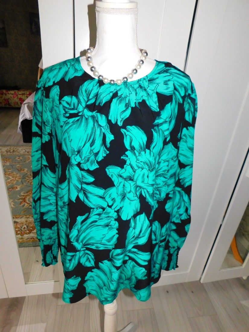 Bluza noua, viscoza, asura 52- 54, eleganta, lejera