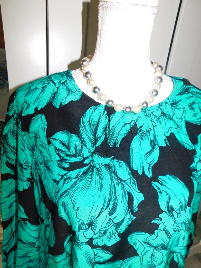 Bluza noua, viscoza, asura 52- 54, eleganta, lejera
