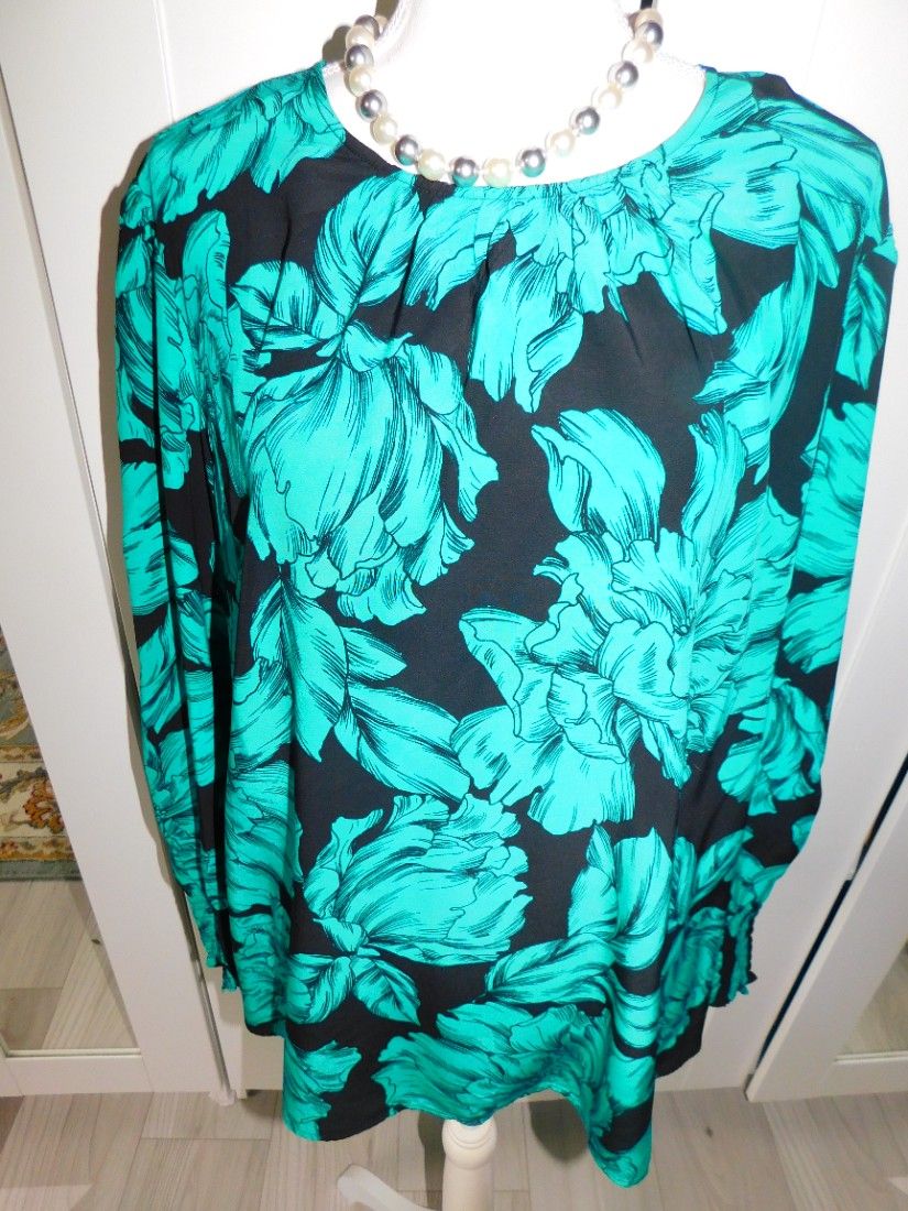 Bluza noua, viscoza, asura 52- 54, eleganta, lejera