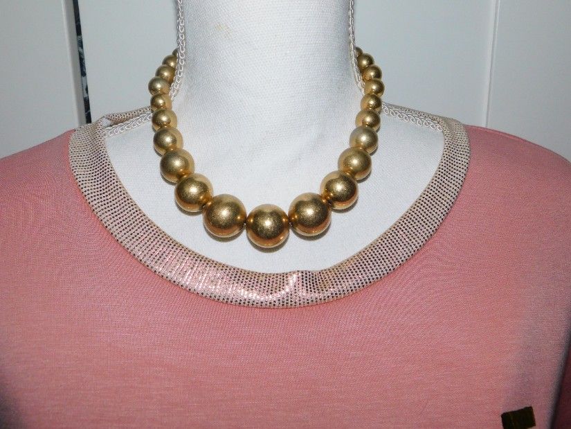 Bluza noua, deosebita , masura  48,   etichete atasate