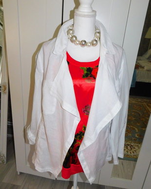 Blazer  usor in, brand C & A,   masura  libera  48 - 50 , nou, etichete  atasate