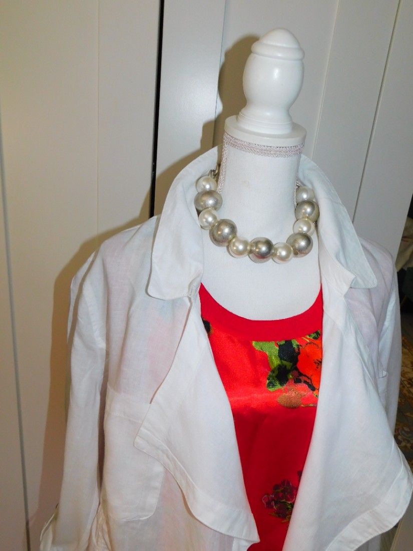 Blazer  usor in, brand C & A,   masura  libera  48 - 50 , nou, etichete  atasate