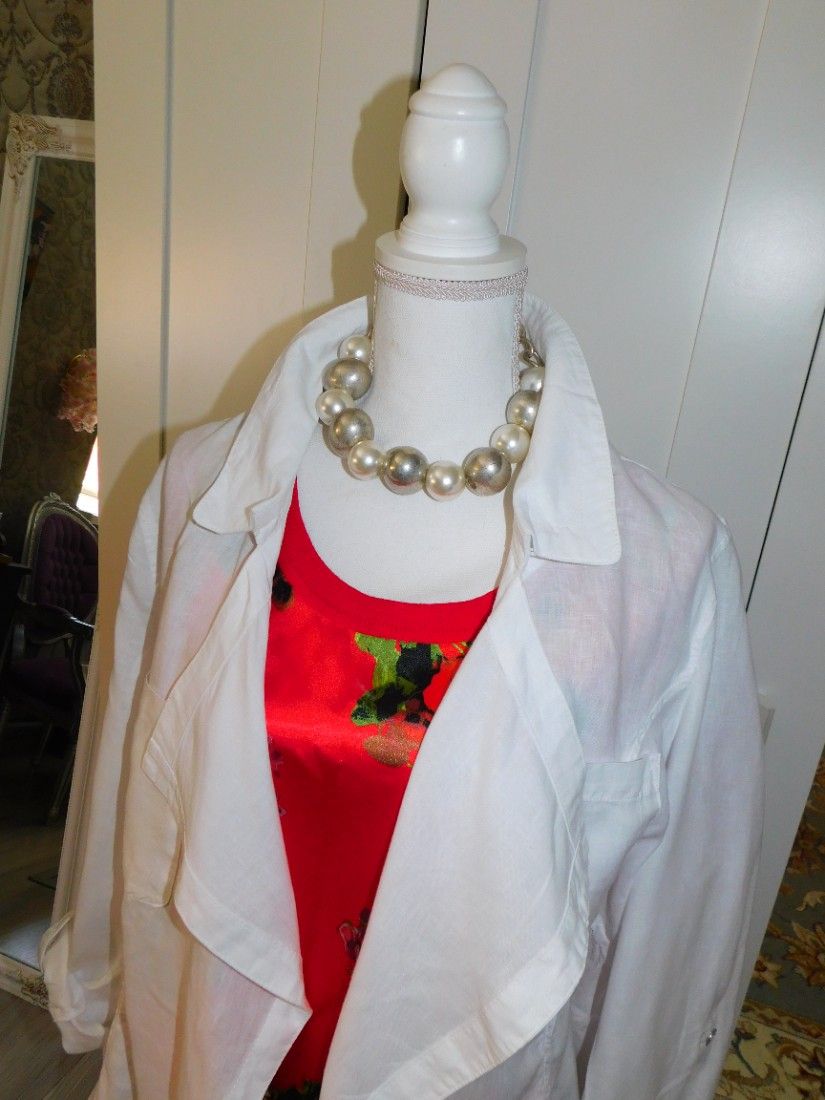 Blazer  usor in, brand C & A,   masura  libera  48 - 50 , nou, etichete  atasate