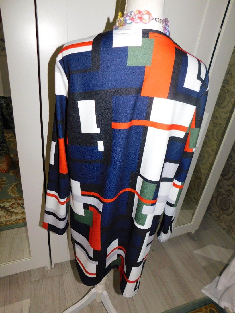 Cardigan nou, lung , masura XL, potrivit pentru masua L